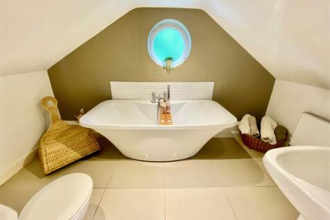 BATHROOM SUITE