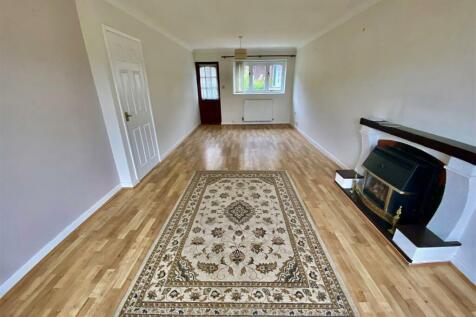 LOUNGE / DINING ROOM