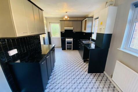 Kitchen/ Dining Room