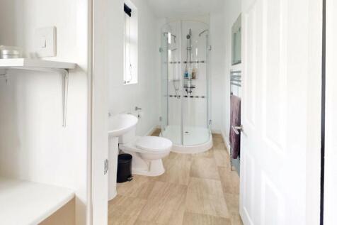 ENSUITE SHOWER ROOM