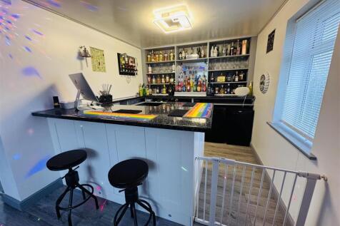 Bar/sitting room