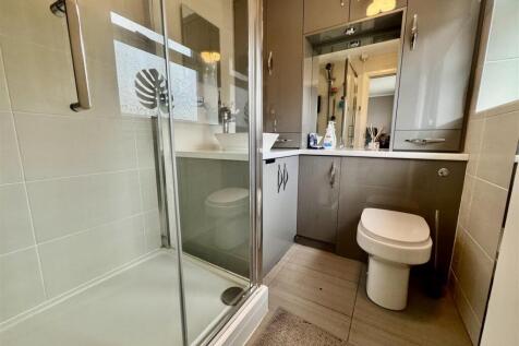 Ensuite shower room