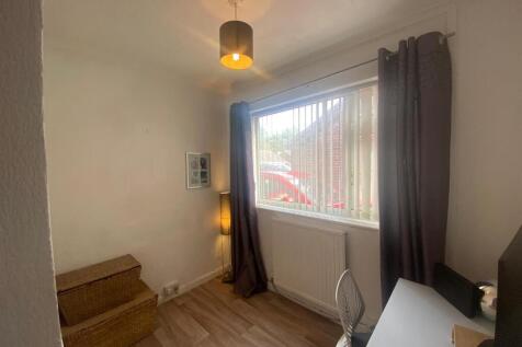 Ground floor bedroom/study