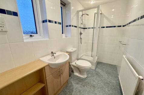 ENSUITE SHOWER ROOM