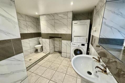Utility/ Cloakroom WC/ Sauna