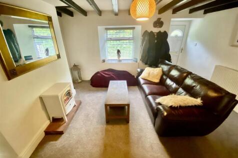 ENTRANCE HALL/SNUG