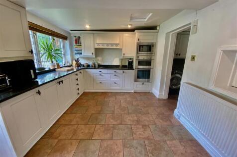 KITCHEN / BREAKFAST ROOM