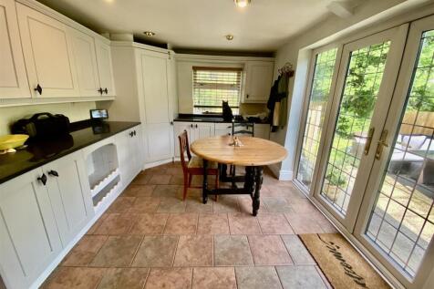 ADDITIONAL KITCHEN PHOTO