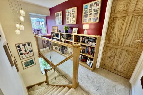 FIRST FLOOR LANDING