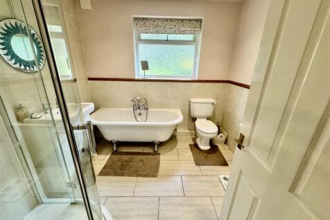 GROUNDFLOOR BATHROOM