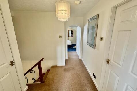 FIRST FLOOR LANDING