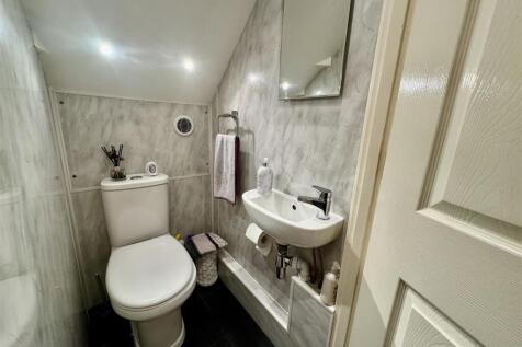 CLOAKROOM W/C