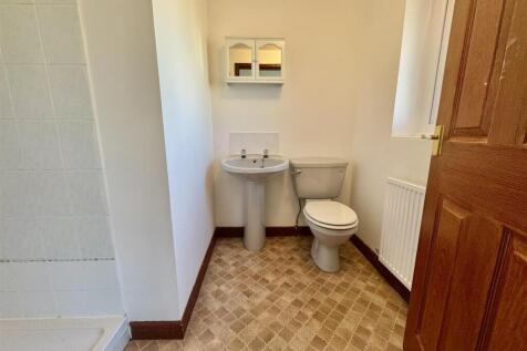 ENSUITE SHOWER ROOM