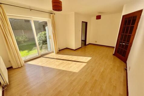 DINING/SITTING ROOM
