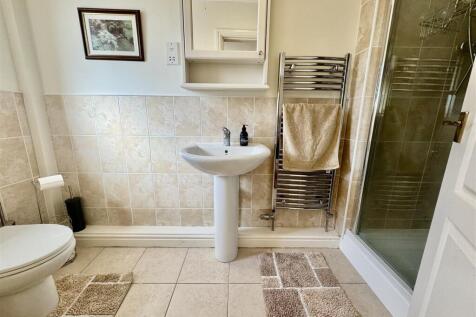 ENSUITE SHOWER ROOM