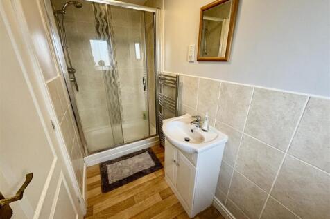 ENSUITE SHOWER ROOM