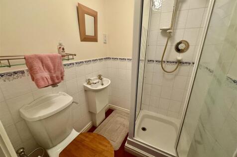 ENSUITE SHOWER ROOM