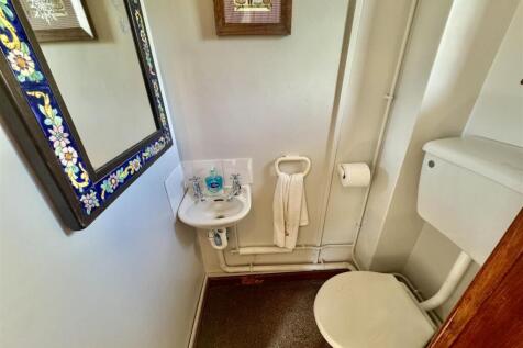 CLOAKROOM W/C