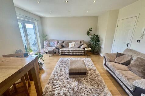 OPEN-PLAN LIVING, DINING AND KITCHEN