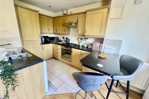 OPEN-PLAN LIVING, DINING AND KITCHEN