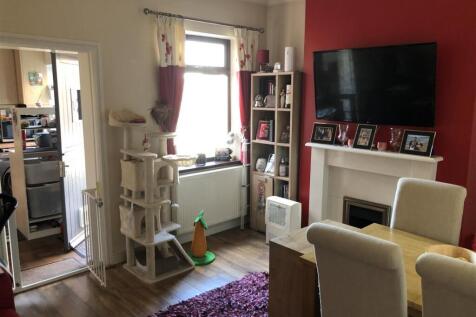 DINING/SITTING ROOM