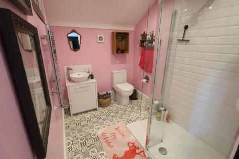 ENSUITE SHOWER ROOM
