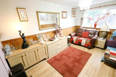 LIVING ROOM/BEDROOM