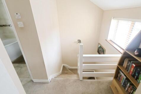 FIRST FLOOR LANDING