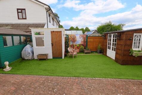 SUMMERHOUSE