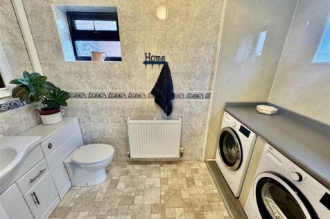 CLOAKROOM W/C/UTILITY
