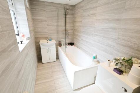 GROUND FLOOR BATHROOM
