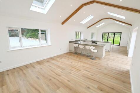 OPEN-PLAN LIVING SPACE