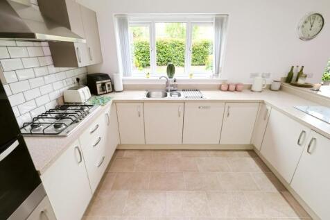 OPEN PLAN KITCHEN/DINING/SITTING ROOM