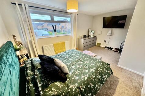BEDROOM 1V.jpg