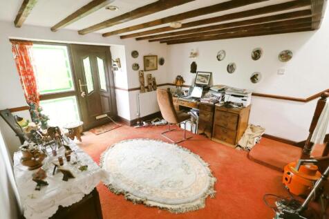 ENTRANCE HALL/STUDY