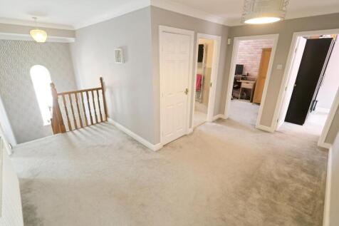 FIRST FLOOR LANDING