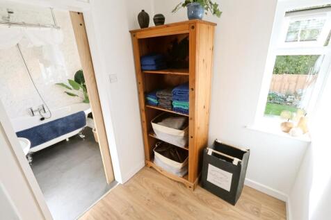 FIRST FLOOR LANDING