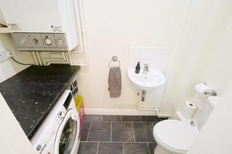 UTILITY/CLOAKROOM