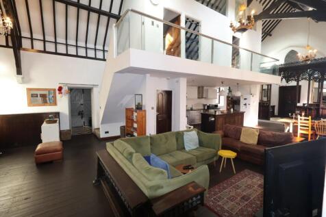 OPEN-PLAN LIVING/DINING ROOM / KITCHEN