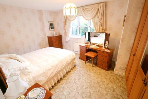 PRINCIPLE BEDROOM INC ENSUITE