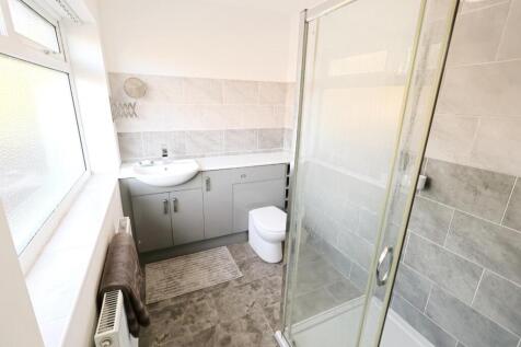 ENSUITE SHOWER ROOM