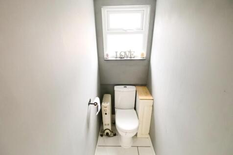 CLOAKROOM W/C