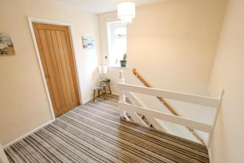 FIRST FLOOR LANDING