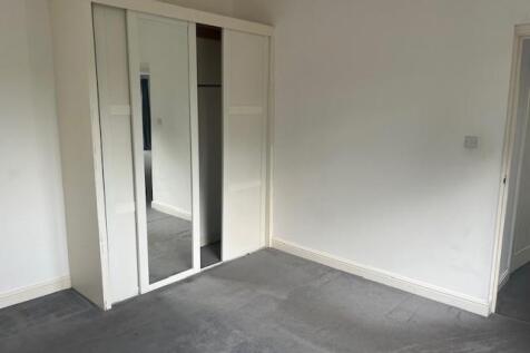 bedroom 1 8d.jpg