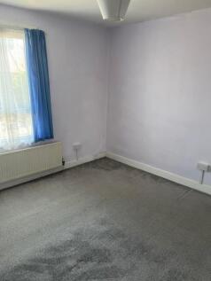 front bedroom.jpg