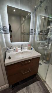 Bathroom 2.jpg