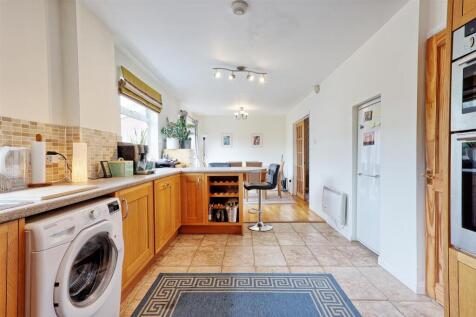 IMG_9674_5_6_easyHDR-interior3.jpg