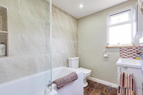 IMG_8355_6_7_easyHDR-interior3.jpg