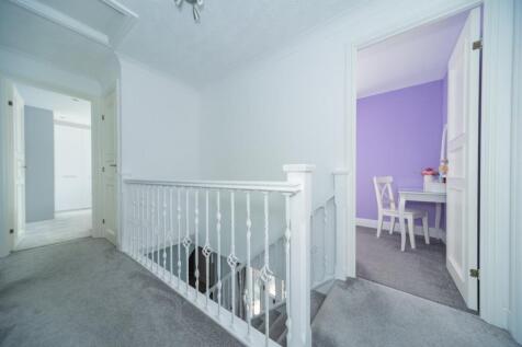 FIRST FLOOR LANDING