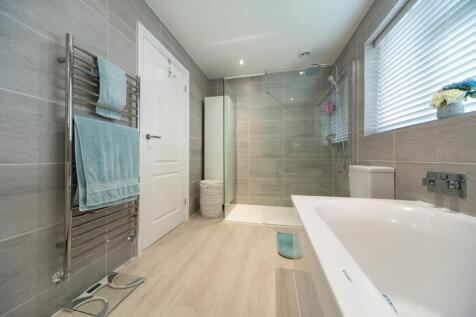 MASTER EN-SUITE